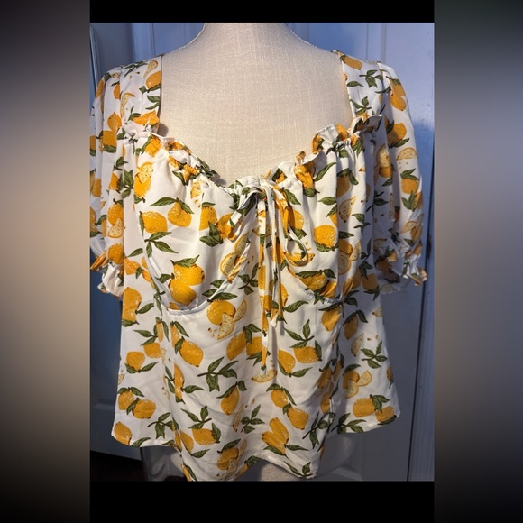 Lemon yellow crop top shirt - Picture 3 of 5